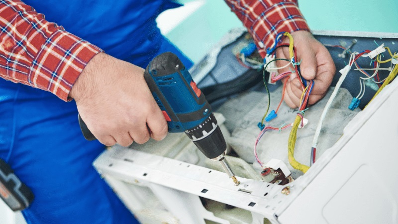 Soma Hotpoint Hotpoint çamaşır makinesi kart tamiri – Su almama arızası orijinal parça ile giderildi. - Teknik servis örneği